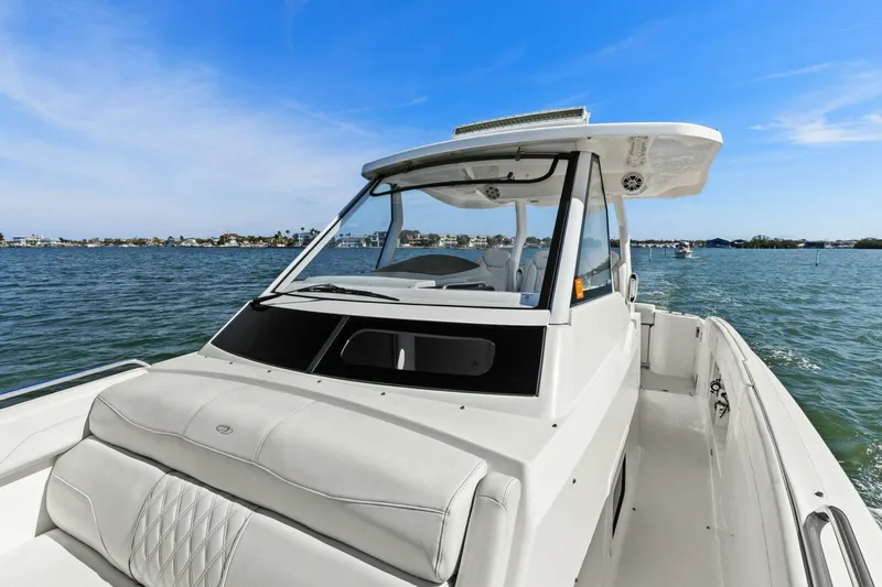 Slide: The Image of Regal 33 SAV 2020 - 5953912