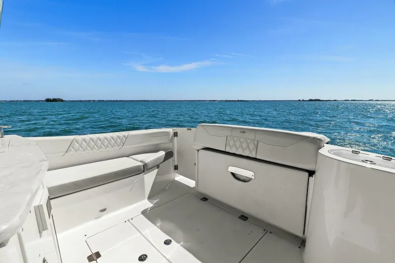 Slide: The Image of Regal 33 SAV 2020 - 5953914