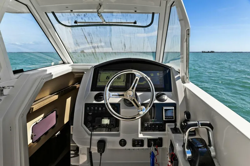 Slide: The Image of Regal 33 SAV 2020 - 5953930