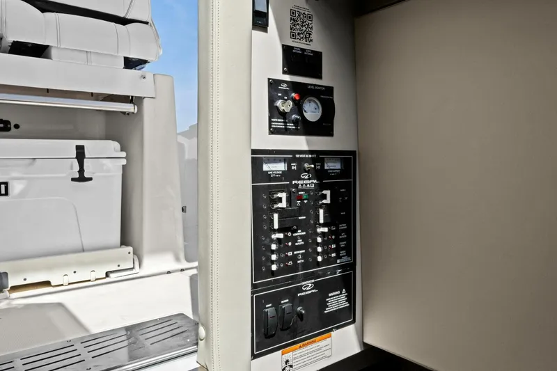 Slide: The Image of Regal 33 SAV 2020 - 5953941