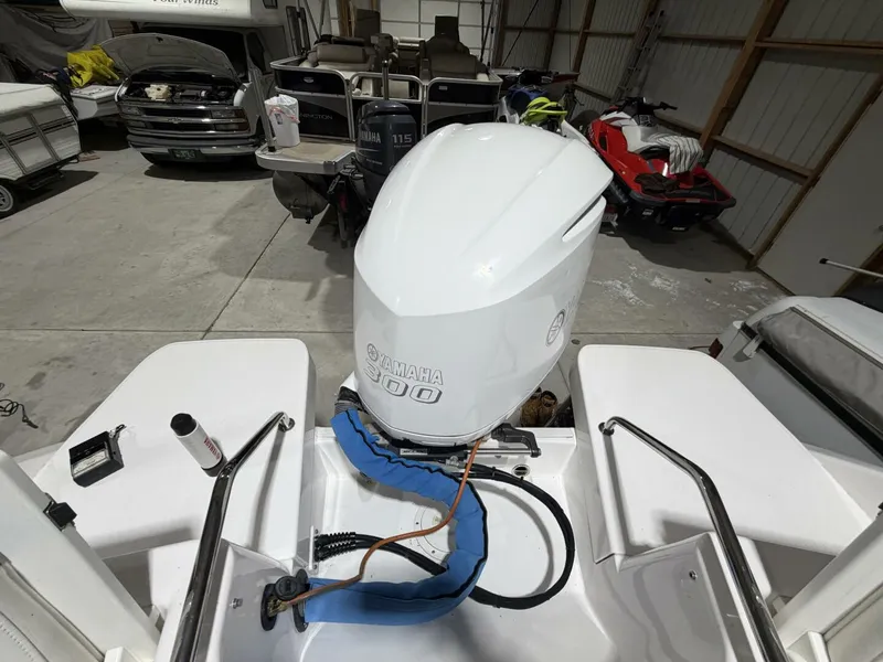 Slide: The Image of Everglades 230 Center Console 2016 - 5955290