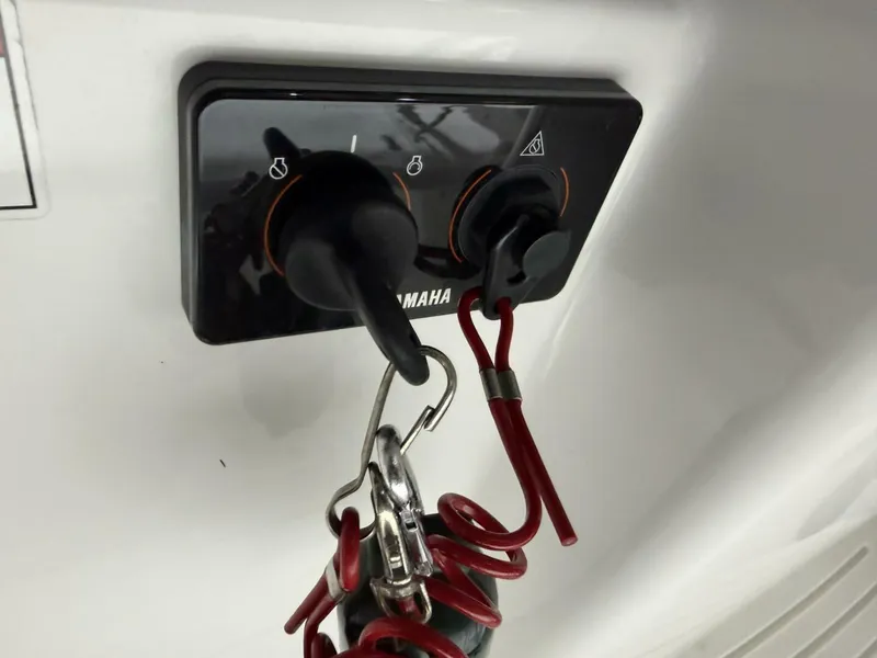 Slide: The Image of Everglades 230 Center Console 2016 - 5955305