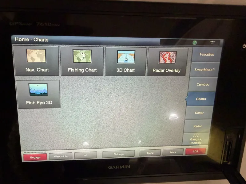 Slide: The Image of Everglades 230 Center Console 2016 - 5955298