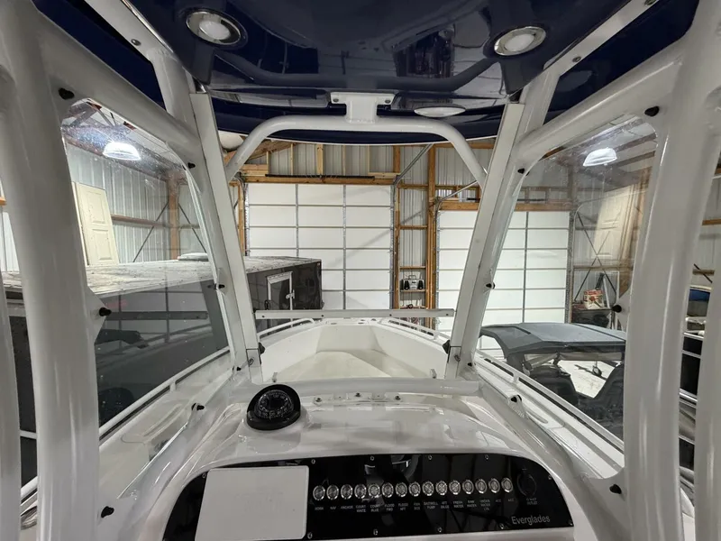 Slide: The Image of Everglades 230 Center Console 2016 - 5955307
