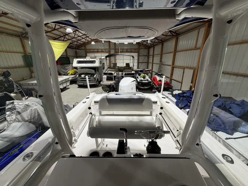 Slide: The Image of Everglades 230 Center Console 2016 - 5955322