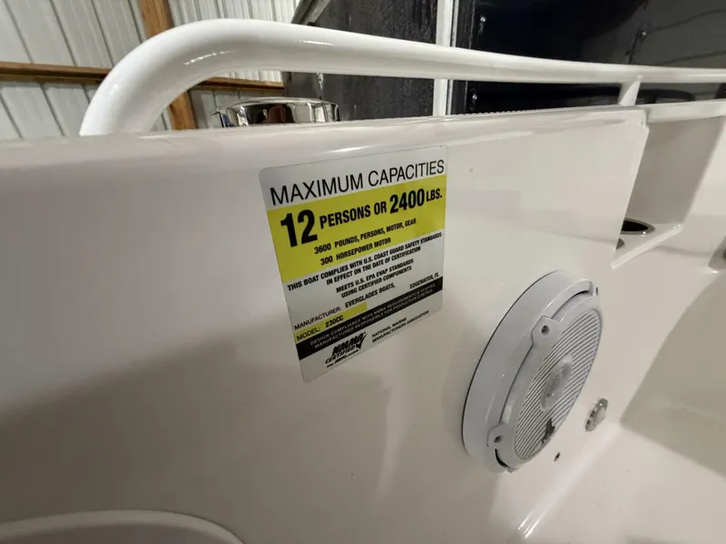 Slide: The Image of Everglades 230 Center Console 2016 - 5955308