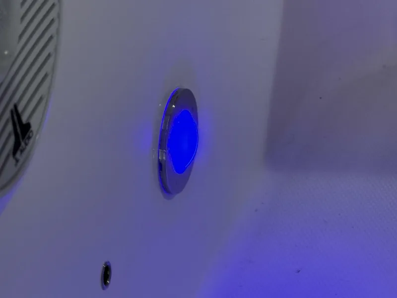 Slide: The Image of Everglades 230 Center Console 2016 - 5955302