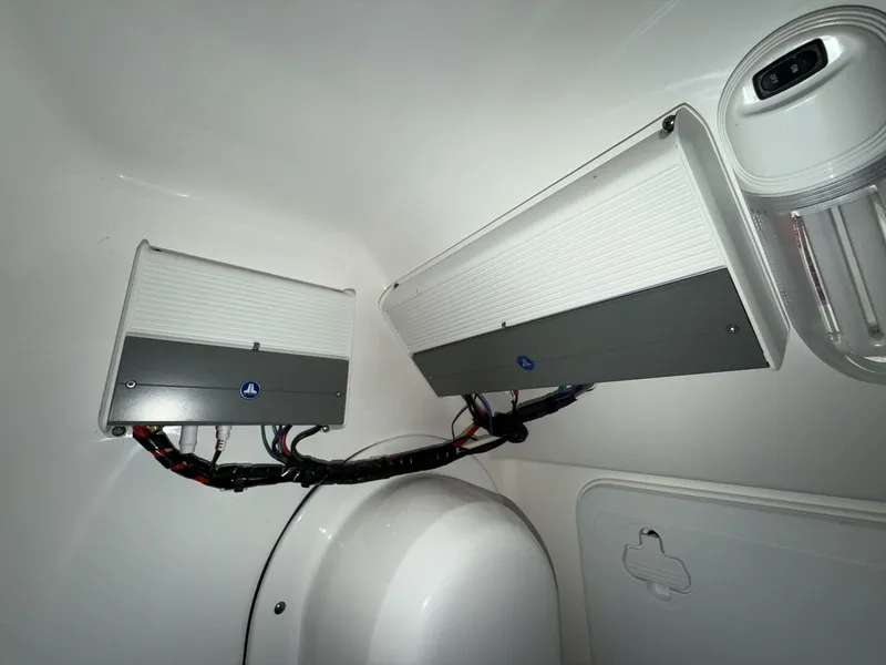 Slide: The Image of Everglades 230 Center Console 2016 - 5955310