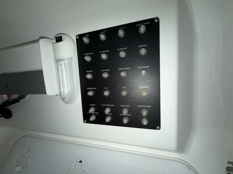 Slide: The Image of Everglades 230 Center Console 2016 - 5955312