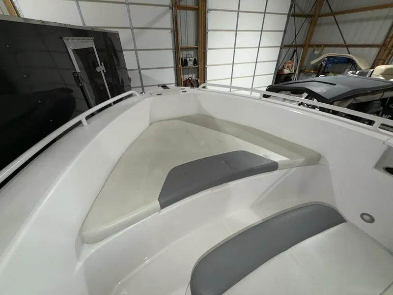 Slide: The Image of Everglades 230 Center Console 2016 - 5955314