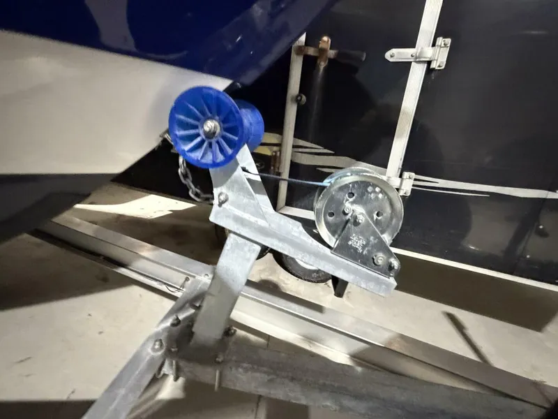 Slide: The Image of Everglades 230 Center Console 2016 - 5955435