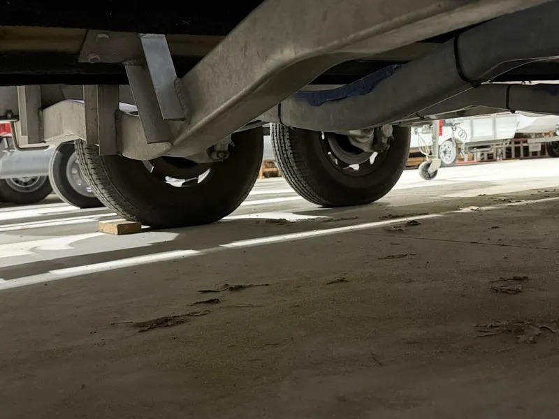 Slide: The Image of Everglades 230 Center Console 2016 - 5955440