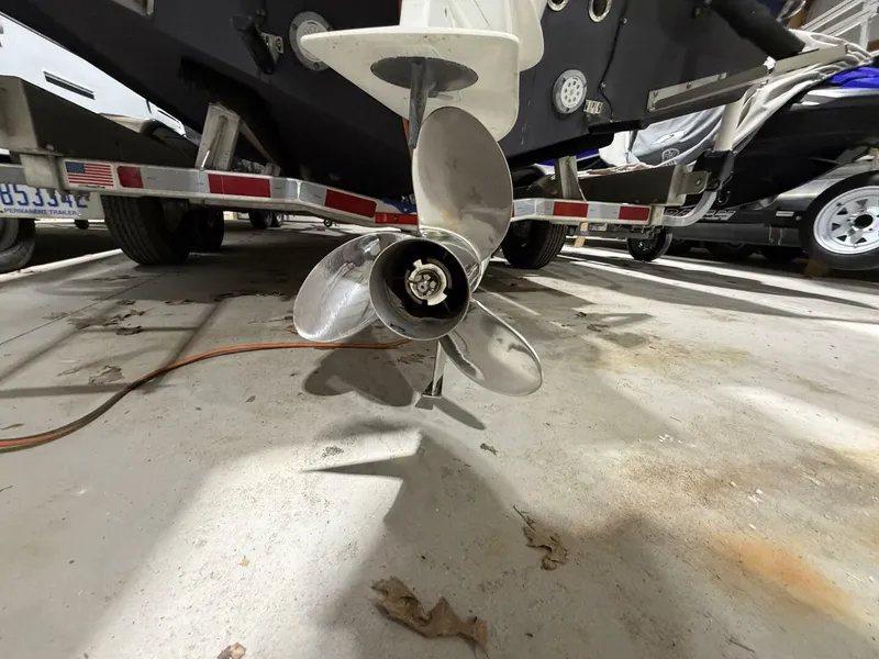 Slide: The Image of Everglades 230 Center Console 2016 - 5955423