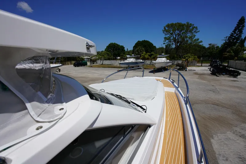 Slide: The Image of Nimbus Weekender 9 Forward Seating 2024 Nimbus Weekender 9 - 5954864