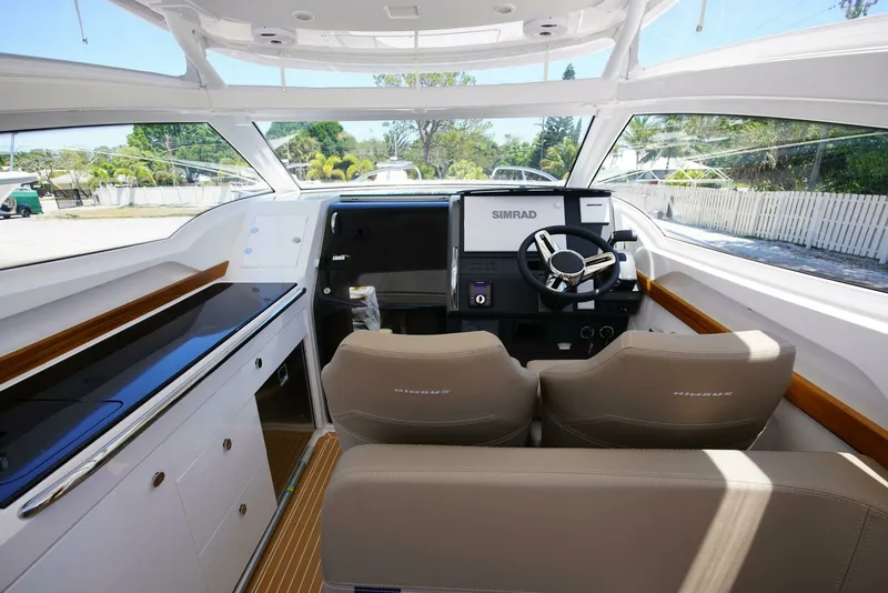 Slide: The Image of Nimbus Weekender 9 Helm 2024 Nimbus Weekender 9 - 7017129