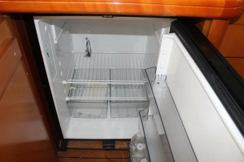 Slide: The Image of Lagoon 43 Power Cat 2004 - 5958177