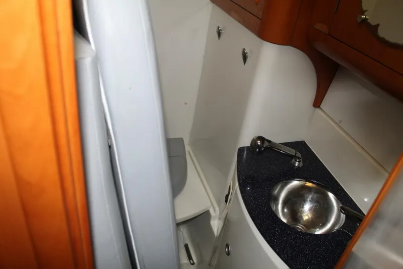 Slide: The Image of Lagoon 43 Power Cat 2004 - 5958191