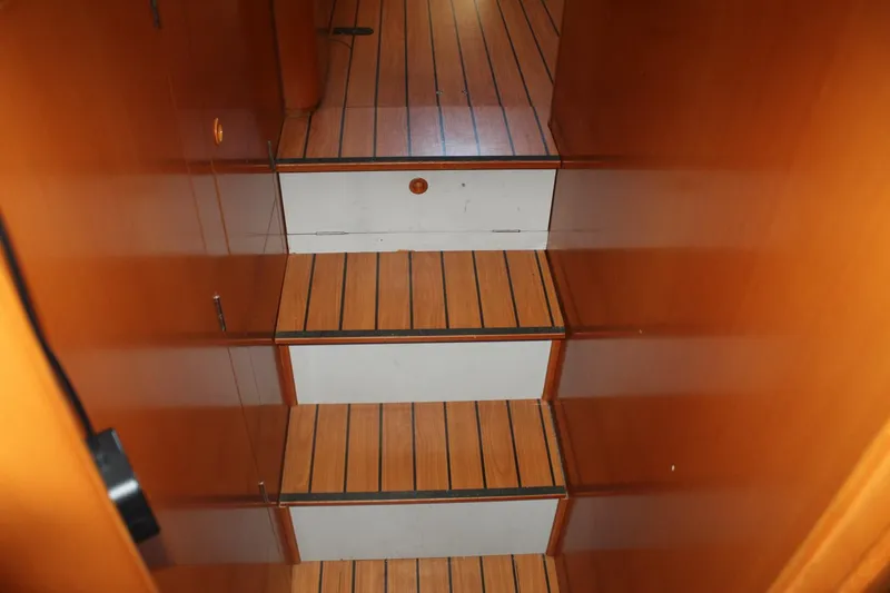 Slide: The Image of Lagoon 43 Power Cat 2004 - 5958194