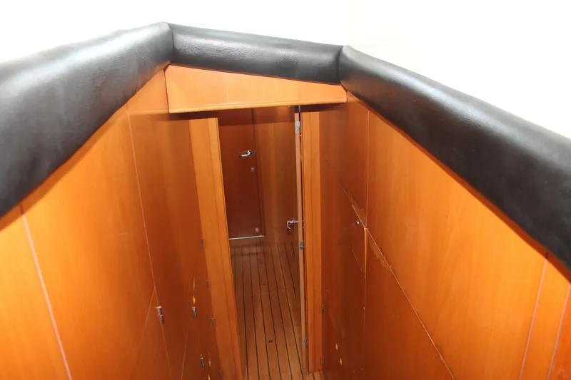 Slide: The Image of Lagoon 43 Power Cat 2004 - 5958201