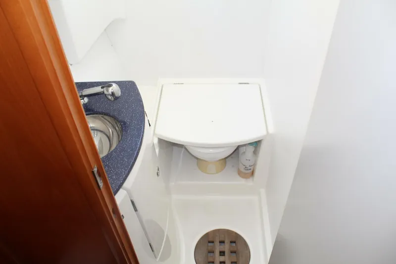 Slide: The Image of Lagoon 43 Power Cat 2004 - 5958238