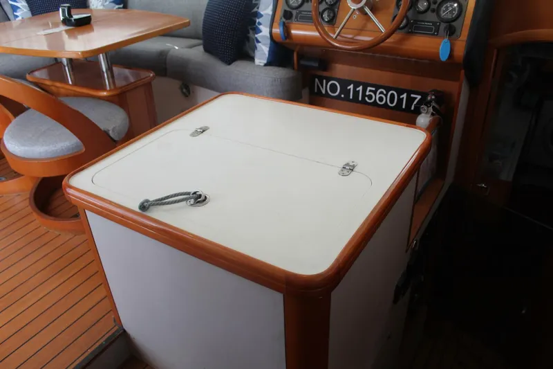 Slide: The Image of Lagoon 43 Power Cat 2004 - 5958167