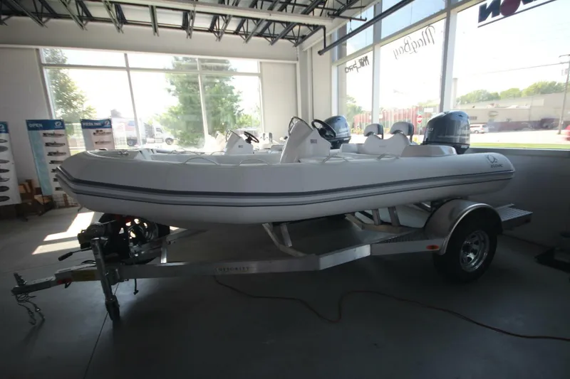 Slide: The Image of Zodiac Yachtline 440 DL NEO 2026 - 5964997