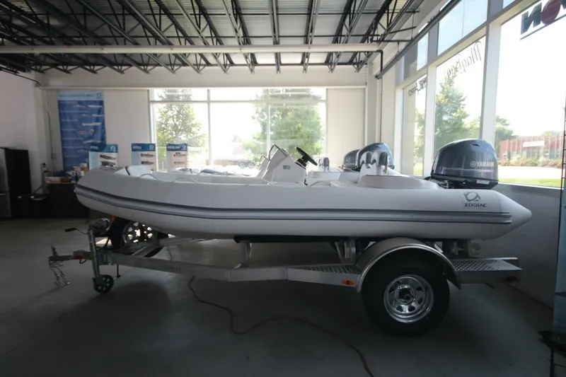 Slide: The Image of Zodiac Yachtline 440 DL NEO 2026 - 5965009