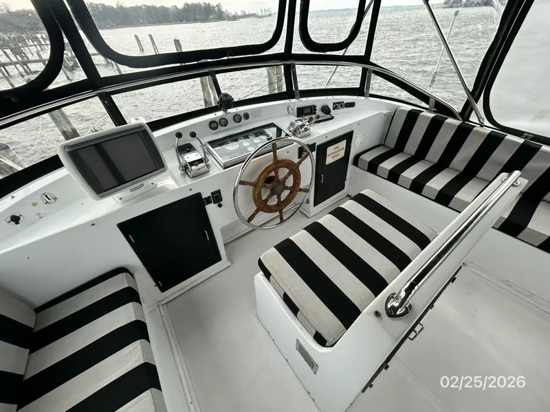 Slide: The Image of 42' Jefferson flybridge helm1 - 5959162