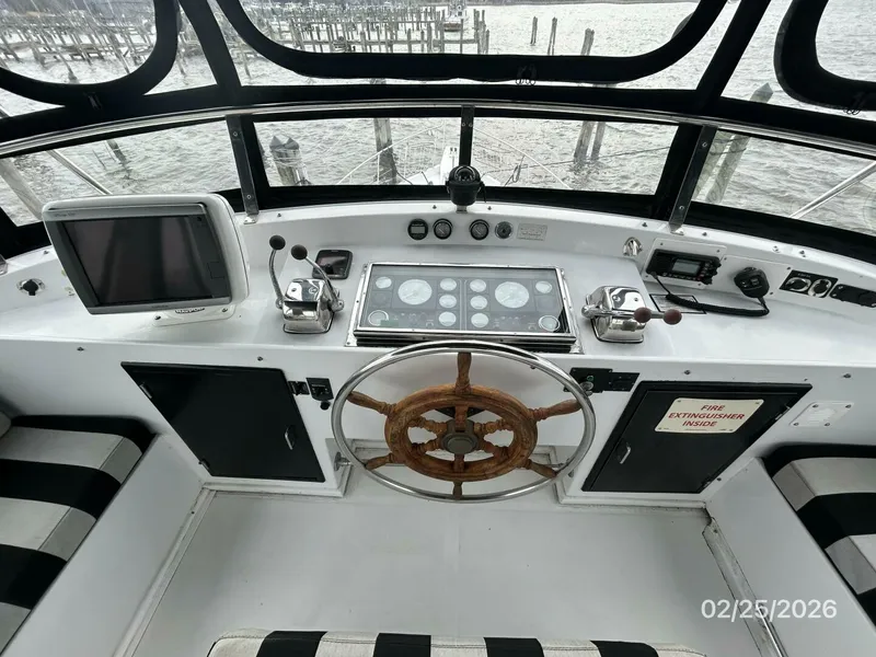 Slide: The Image of 42' Jefferson flybridge helm3 - 5959166