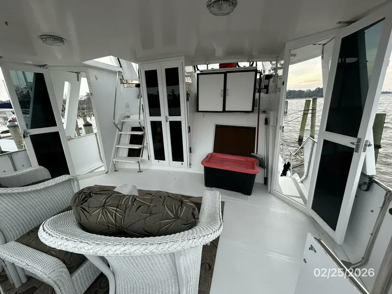 Slide: The Image of 42' Jefferson sundeck forward - 5959220