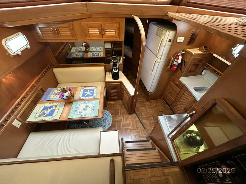 Slide: The Image of 42' Jefferson galley-dinette forward - 5959184