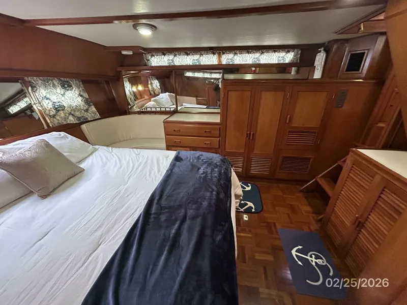 Slide: The Image of 42' Jefferson master stateroom port - 5959196