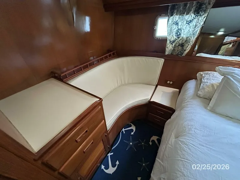 Slide: The Image of 42' Jefferson master stateroom starboard seating - 5959198