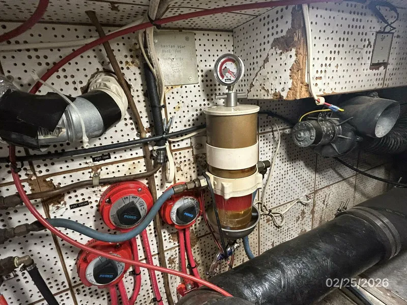 Slide: The Image of 42' Jefferson port Racor fuel filter - 5959205