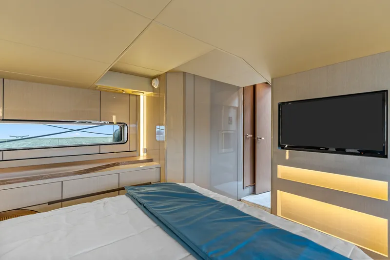 Slide: The Image of Cruisers 57 FLY 2026 - 7142046