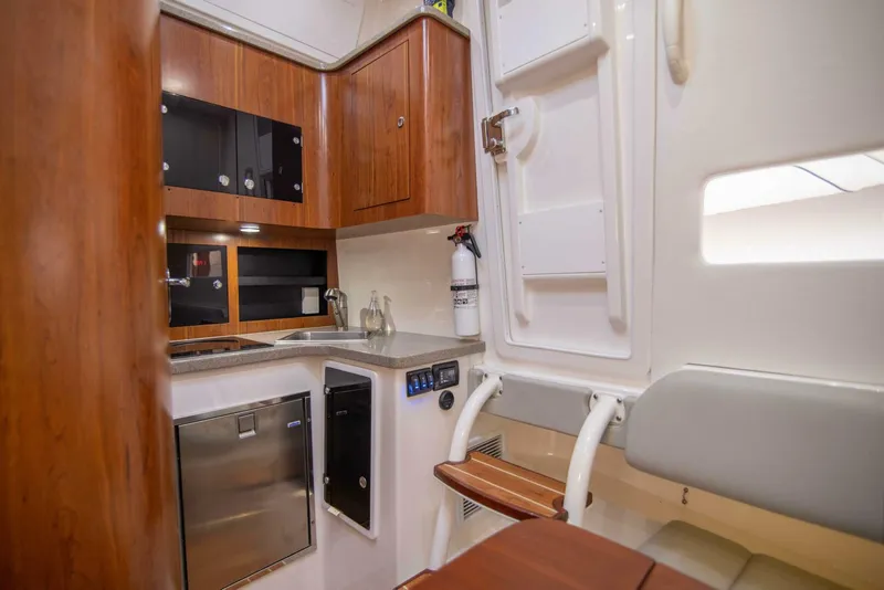 Slide: The Image of Regulator 41 - Wound Up II - Interior Cabin 2016 Regulator 41 Center Console - Wound Up II - 5960051