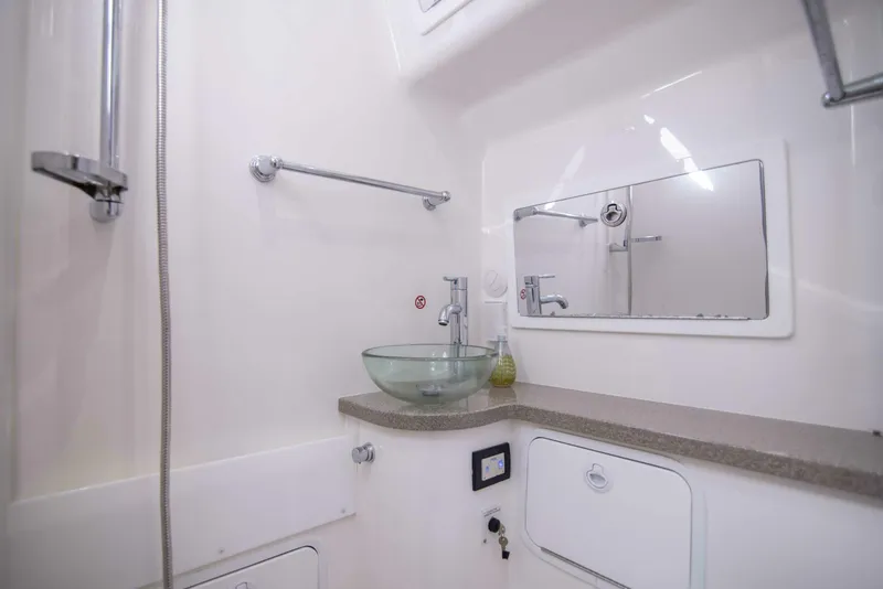 Slide: The Image of Regulator 41 - Wound Up II - Interior Cabin, Head 2016 Regulator 41 Center Console - Wound Up II - 5960054