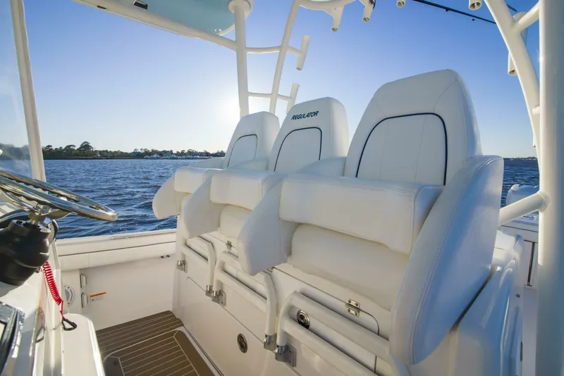 Slide: The Image of Regulator 41 - Wound Up II - Helm Seats 2016 Regulator 41 Center Console - Wound Up II - 5959990