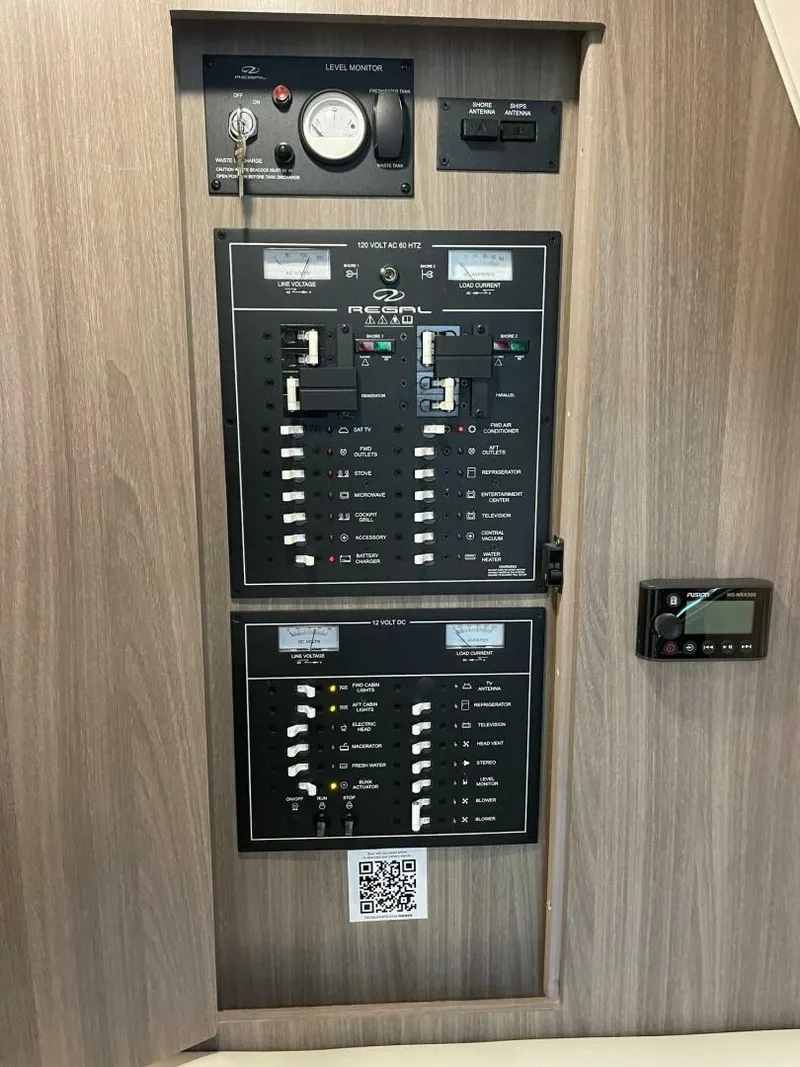 Slide: The Image of Regal 33 XO- Then Again - 2021 Regal 33 XO Then Again - 5960298