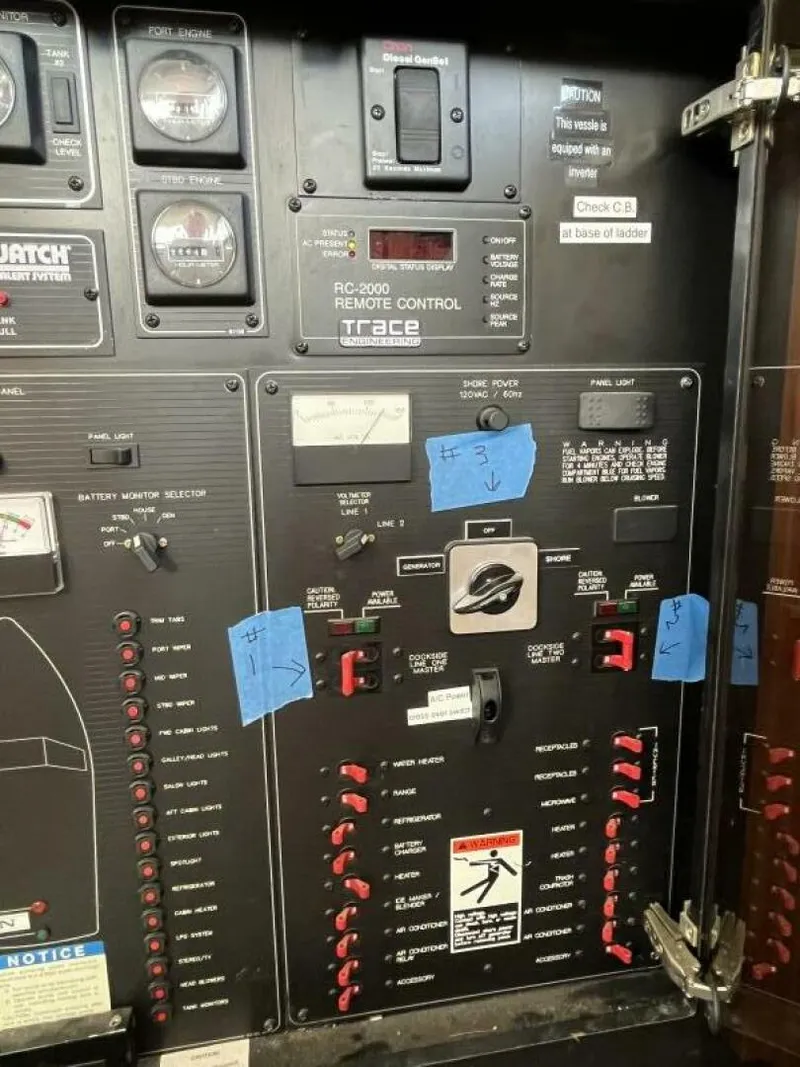 Slide: The Image of Bayliner 3788 Command Bridge 1996 - 5972665