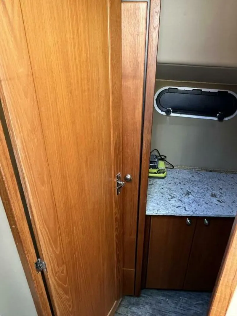 Slide: The Image of Bayliner 3788 Command Bridge 1996 - 5972668