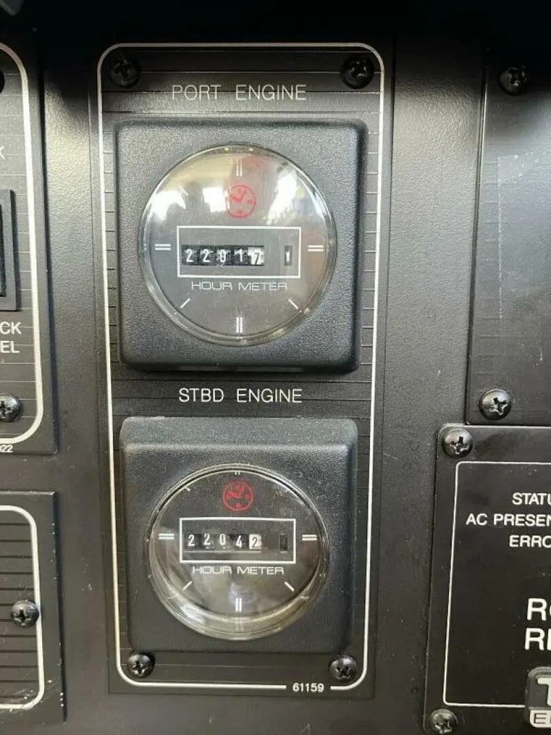 Slide: The Image of Bayliner 3788 Command Bridge 1996 - 5972690