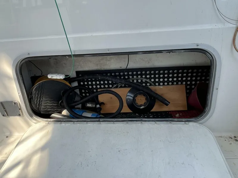 Slide: The Image of Bayliner 3788 Command Bridge 1996 - 5972651