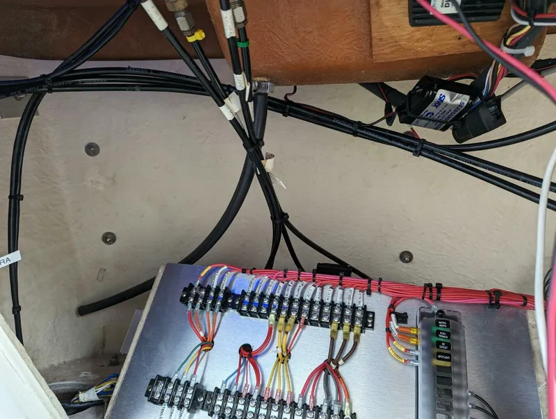 Slide: The Image of Carver 455 Aft Cabin Upgraded wiring - 5960554