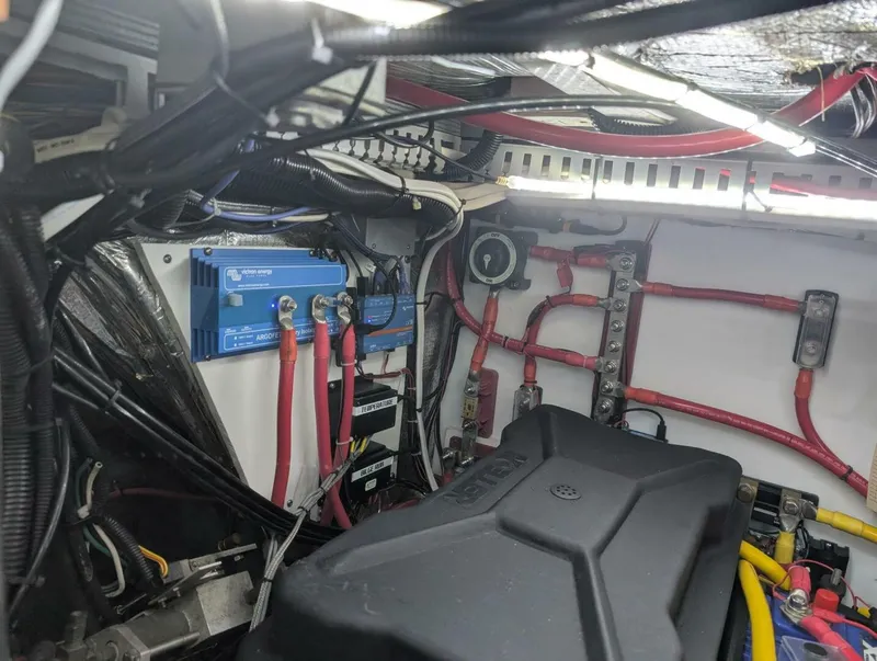 Slide: The Image of Carver 455 Aft Cabin Engine room - 5960540