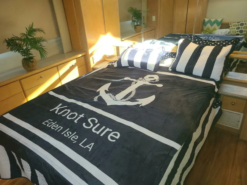 Slide: The Image of Carver 455 Aft Cabin Master Cabin with Centerline Queen Berth - 5961664