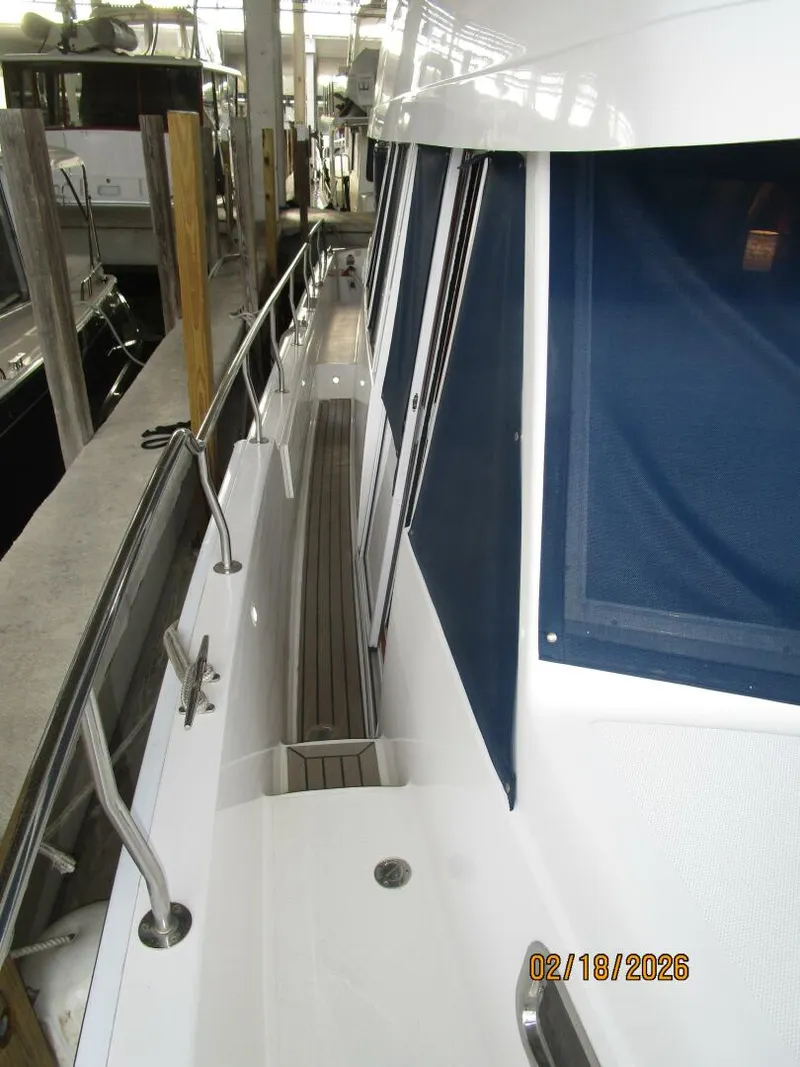 Slide: The Image of 43' Mainship starboard side deck1 - 5961289