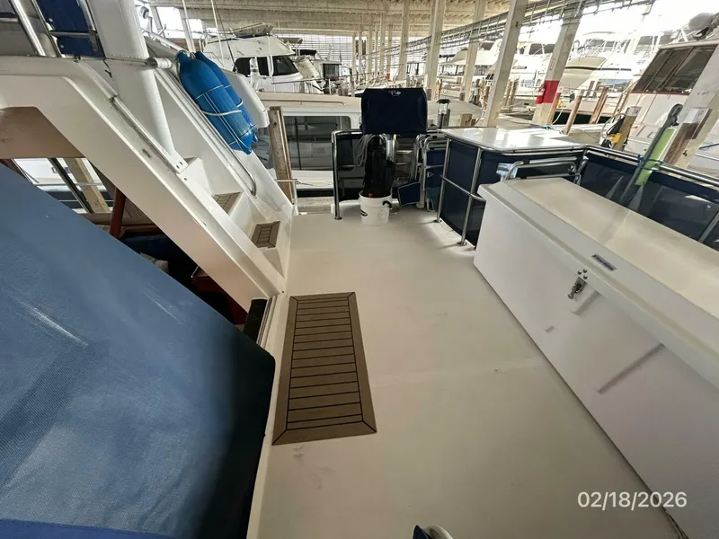 Slide: The Image of 43' Mainship trunk cabin starboard - 5961299