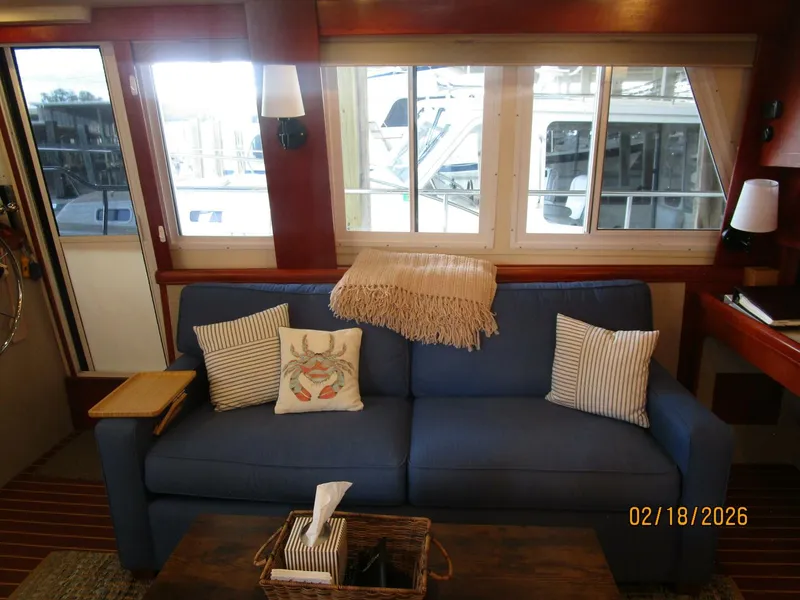 Slide: The Image of 43' Mainship salon starboard - 5961279