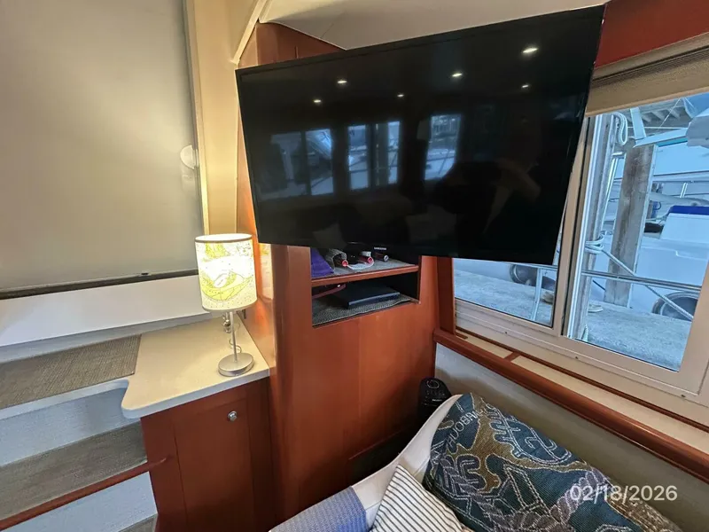 Slide: The Image of 43' Mainship salon TV - 5961282